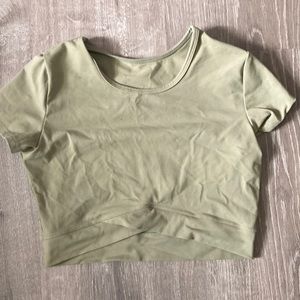 Halara In My Feels Cloudful™ Fabric Crossover Hem Cropped Sports Top